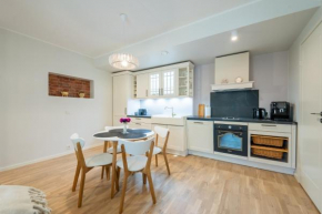 A&A Luxury Apartment with garden